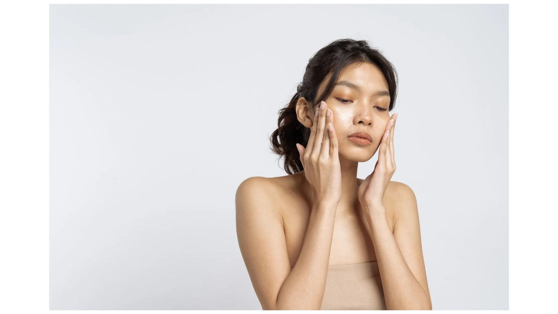 A bottle of Vitamin C face wash surrounded by citrus fruits, promoting radiant skin and a fresh complexion.