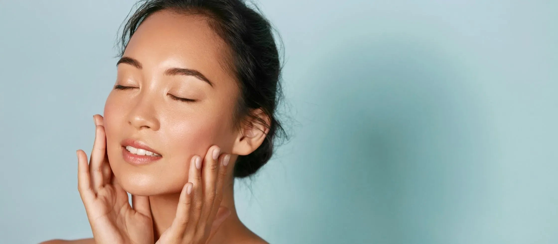 A woman applying the best moisturizer for combination skin, showcasing a balanced skincare routine.